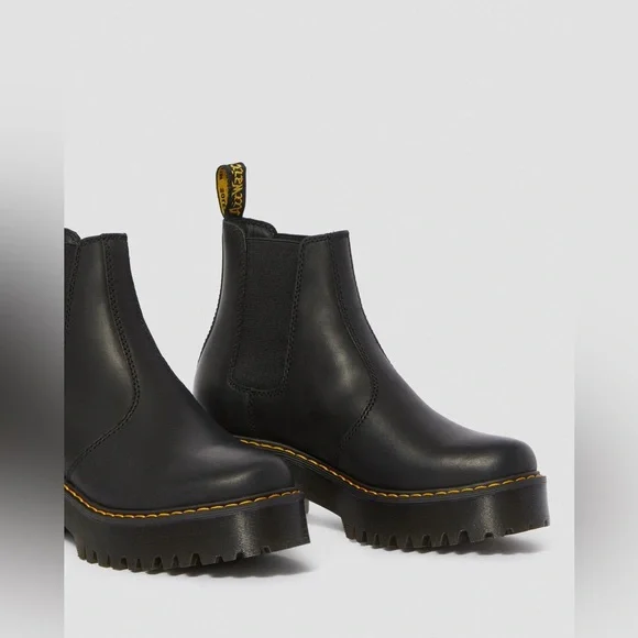 NEW Dr. Martens Rometty Chelsea Black
Burnished Wyoming - 23917001 - Size 8 - Picture 8 of 17